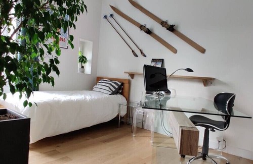 Quartier Hyper-Centre Apartment | Chic T3 with Office and Pool in Championnet, Rated 8/10