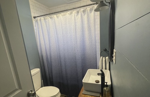 Huntington House | ~Cozy 3-Bedroom Bungalow~Near Ritter Park, Downtown, and Marshall University