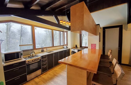 Lanin National Park House | Inviting Getaway for 7 in San Martín de los Andes