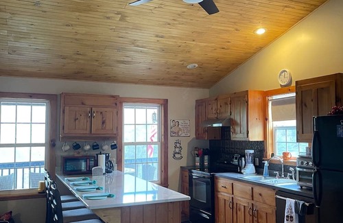 Providence House | Mountain Home Retreat: 2-Bedroom with Gorgeous Views