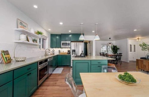 Welches House | Cozy Family Mountain Retreat with Sauna, Pool & Game Room