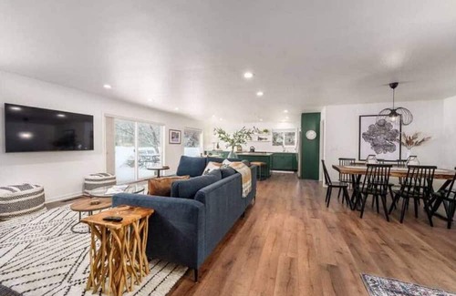 Welches House | Cozy Family Mountain Retreat with Sauna, Pool & Game Room