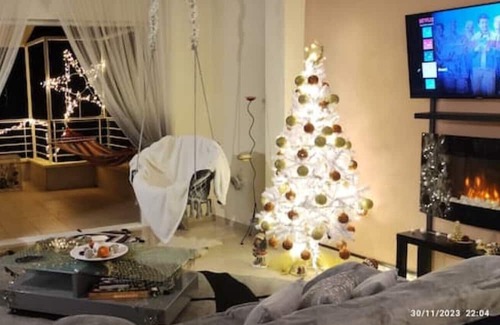 Itea Cottage | Cozy Seaside Apartment with Hot Tub, Near Delphi!
