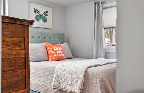 Bradford Cottage | Cozy Riptide Cottage: 1 Bed, Private Pond Retreat