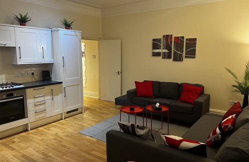 West Hampstead Apartment | Close to London transportation / shops/ restaurants
