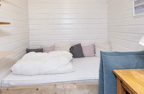 Amtoft House | Cozy Holiday Home for 5 with Oceanfront Views in Vesløs