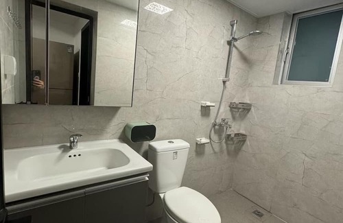 Central Business District Condo | Modern 2-Bedroom Condo in Shenzhen Futian with AC & Heating