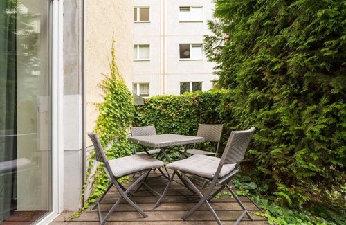Friedrichshain Apartment | Comfortable Stay for Up to 9 Guests Near Attractions