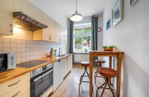 Friedrichshain Apartment | Comfortable Stay for Up to 9 Guests Near Attractions
