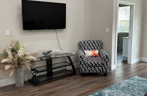Englewood East House | Pet-Friendly 3 Bedroom Retreat Just Minutes from Beach