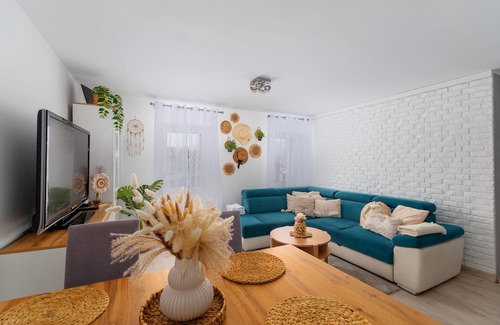 Jelenia Gora Apartment | Cozy Pod Trzynastką Apartment with Kitchen & Breakfast