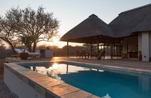 Hoedspruit Villa | Villa Lethabo: Elegance Surrounded by Majestic Trees