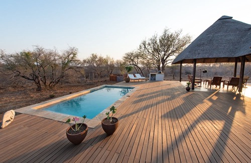 Hoedspruit Villa | Villa Lethabo: Elegance Surrounded by Majestic Trees