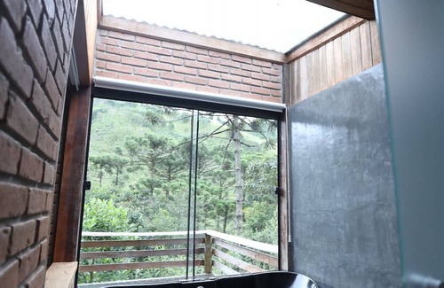 Maromba House | Relaxing Getaway in Itatiaia with Hot Tub | Chalé Tijolinho