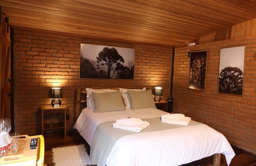 Maromba House | Relaxing Getaway in Itatiaia with Hot Tub | Chalé Tijolinho