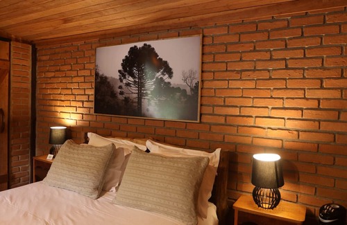Maromba House | Relaxing Getaway in Itatiaia with Hot Tub | Chalé Tijolinho