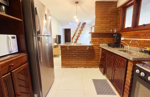 Itacoatiara Ski Chalet | Inviting Retreat in Niterói | Oceanfront Comfort Awaits