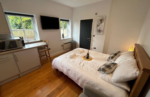 Farley Cabin | Discover a Romantic Cabin with King Bed and Breathtaking Views
