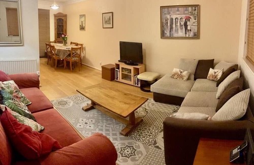 St Albans House | Tranquil 3B Retreat in Sandridge, St Albans for Families