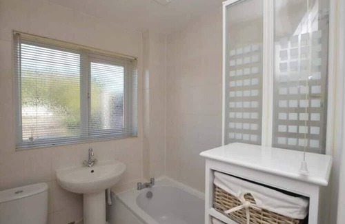 St Albans House | Tranquil 3B Retreat in Sandridge, St Albans for Families