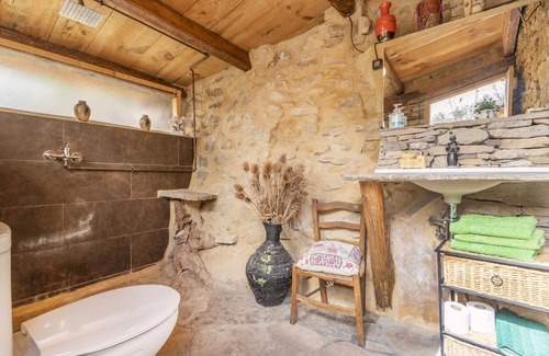 Isona i Conca Della Ski Chalet | Relax at Chalet 'Cal Sastre' with Mountain Views & Pool