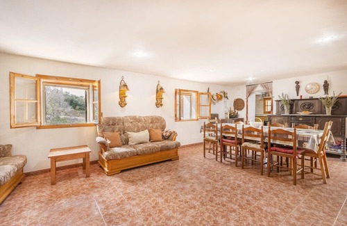 Isona i Conca Della Ski Chalet | Relax at Chalet 'Cal Sastre' with Mountain Views & Pool