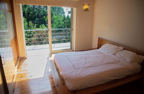 Sever do Vouga Villa | Cozy Nest: Your Ideal Retreat with Pool and Ocean Views