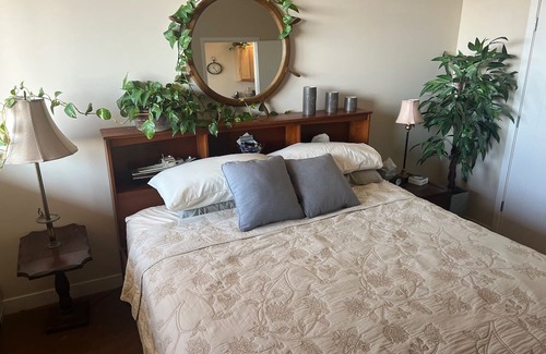 South Burlington Apartment | Scenic 1-BR Apartment with Deck Overlooking Lake Champlain