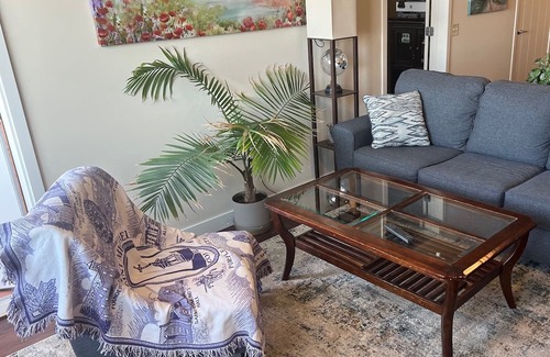 South Burlington Apartment | Scenic 1-BR Apartment with Deck Overlooking Lake Champlain