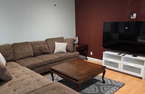 Union City House | Elegant Retreat for Families: Relaxation Awaits You