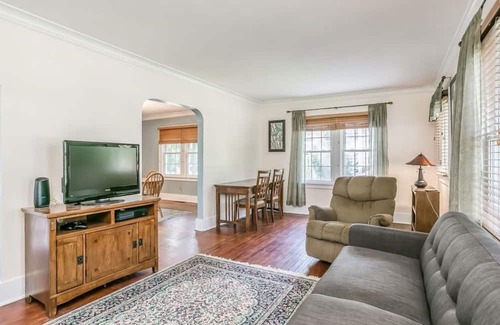 Rochester House | Gem of Brighton-Close to UofR, Strong, St.John Fisher, downtown and more.