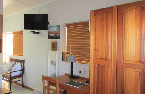 Calitzdorp House | Cozy Self Catering Cottages with Spa & Child-Friendly Amenities