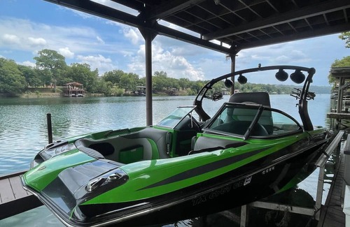 Apache Shores Boat Rental | Relaxing Lake Austin Getaway with Private Dock & Surf Boat