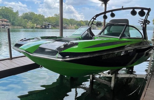 Apache Shores Boat Rental | Relaxing Lake Austin Getaway with Private Dock & Surf Boat