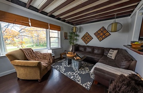 Hamilton Cottage | Bird-watching haven in Dundas Ontario