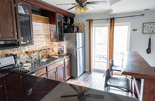 Hamilton Cottage | Bird-watching haven in Dundas Ontario