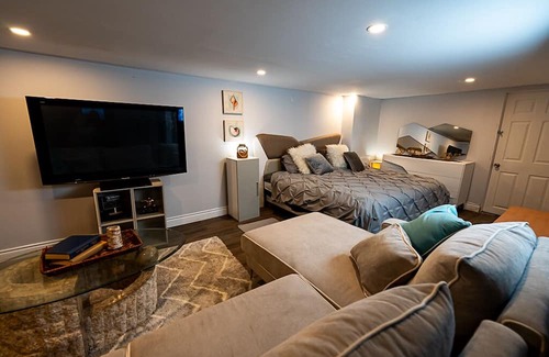 Hamilton Cottage | Bird-watching haven in Dundas Ontario