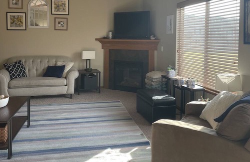Oakdale Condo | Cheerful 3 bedroom townhouse with fireplace, deck