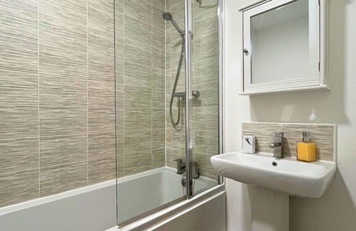 Doncaster Apartment | Modern Serviced Apartment - Perfect for City Explorers