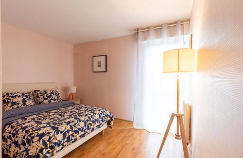 Noisiel Apartment | Spacious Apartment Near Disneyland with Free WiFi & Kitchen