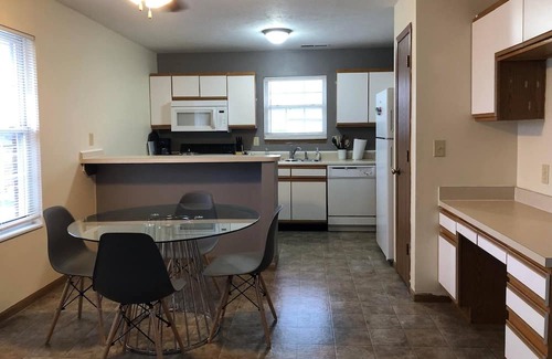 Bloomington Apartment | 2 bedroom apartment Rivian/ISU