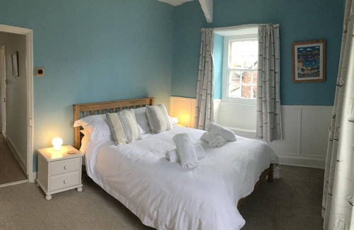 Kingsand Cottage | Inviting Cottage with Garden & Sea Views near Beaches