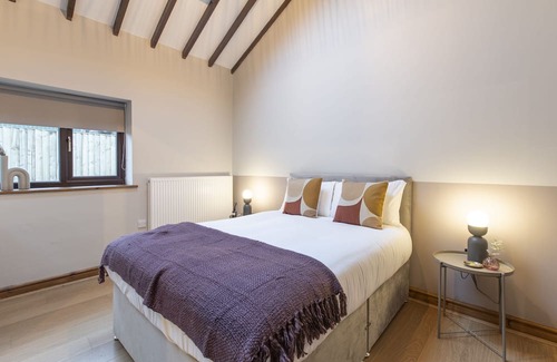South Norwood Cottage | Cozy Swan Lodge - Ideal for Families with Kitchen Amenities