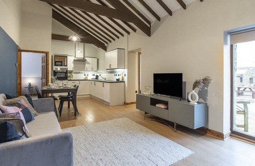 South Norwood Cottage | Cozy Swan Lodge - Ideal for Families with Kitchen Amenities