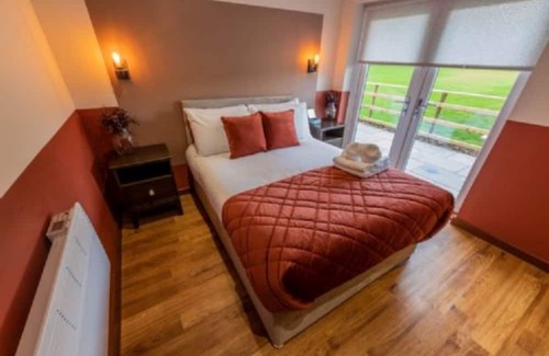 Llanrwst Cottage | Riverview Cottage: Perfect Family Getaway with Kitchen Access