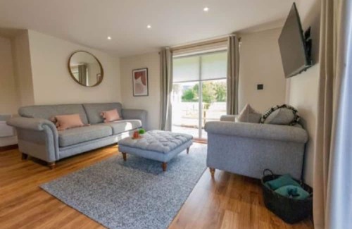 Llanrwst Cottage | Riverview Cottage: Perfect Family Getaway with Kitchen Access