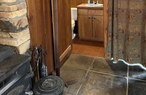 Cobden Cabin | Eva's Roost Retreat - Center For Lost Arts