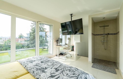 Donaustadt Villa | Elegant Villa Steps from the VIC, UN, and Danube River
