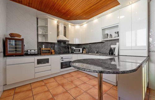 La Figuera House | Scenic Vineyard Retreat with Breathtaking Views in Tarragona