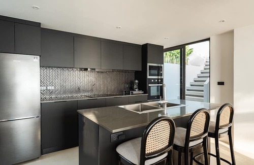 Koh Samui Villa | 5-Bedroom Beachfront Luxury Villa with Infinity Pool & Sunset Rooftop